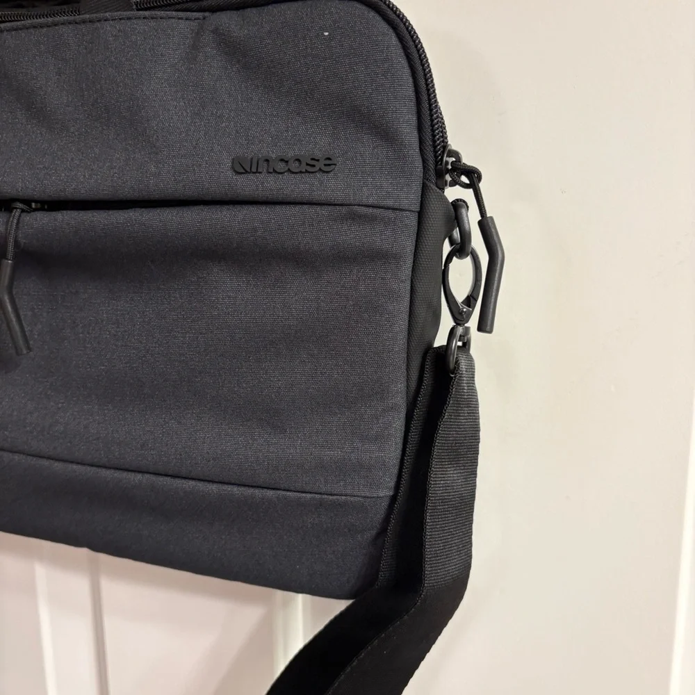 NWOT Incase Charcoal City Brief 13 Inch Laptop Bag